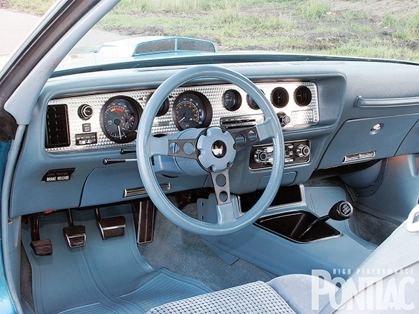 hppp_1002_08_o-1979_pontiac_trans_am-steering_wheel